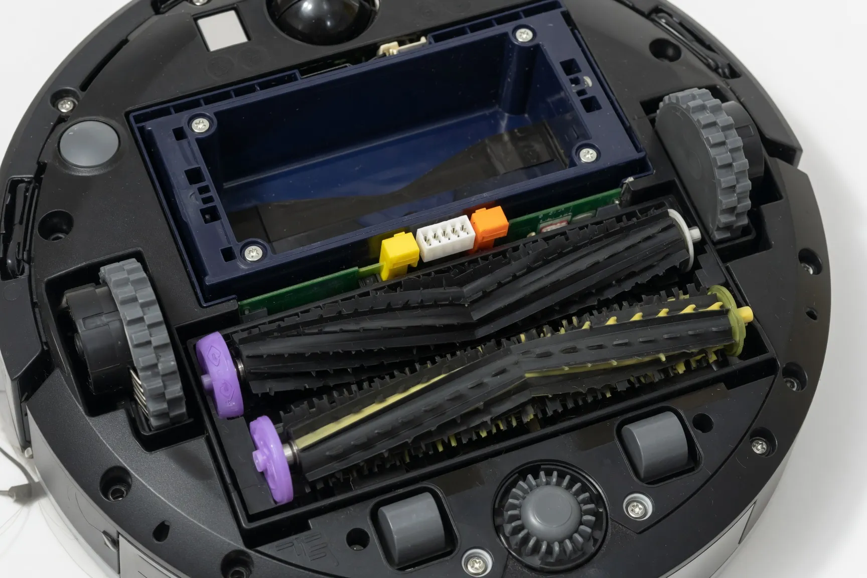 Underside of Roomba 960 showing battery and brushes